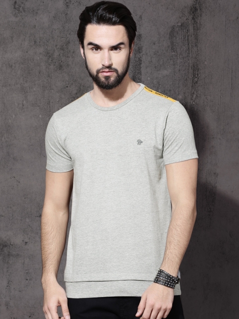 

Roadster Men Grey Melange Solid Round Neck T-shirt