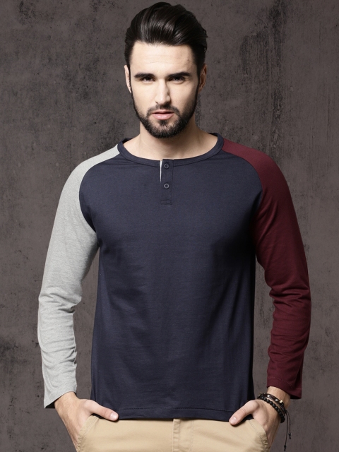 

Roadster Men Navy Solid Henley Neck T-shirt, Navy blue
