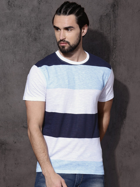 

Roadster Men White & Blue Striped Round Neck T-shirt