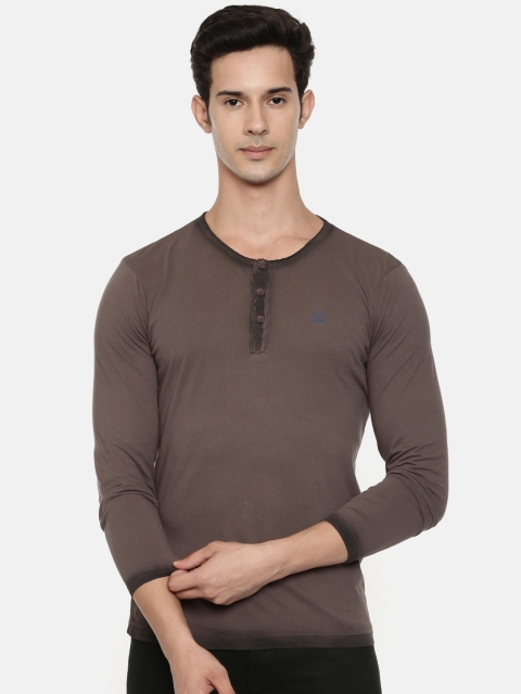 

SPYKAR Men Brown Solid Henley Neck T-shirt