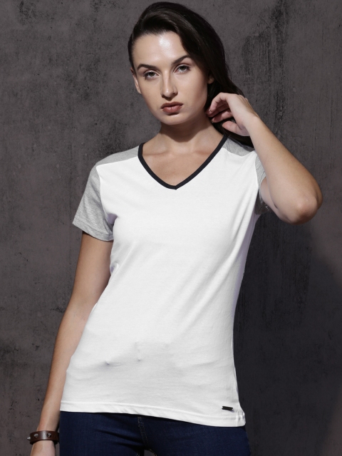 

Roadster Women White Solid V-Neck T-shirt