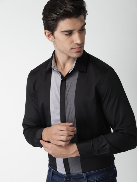 

INVICTUS Men Black Slim Fit Solid Smart Casual Shirt
