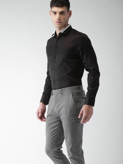 

INVICTUS Men Black Slim Fit Solid Smart Semiformal Shirt