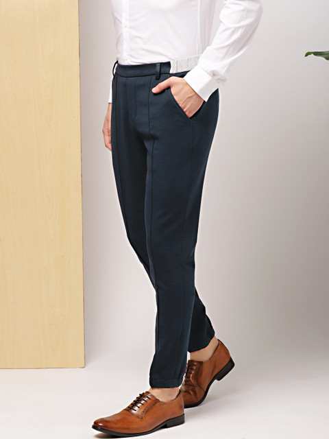 

INVICTUS Men Navy Slim Fit Solid Joggers, Navy blue