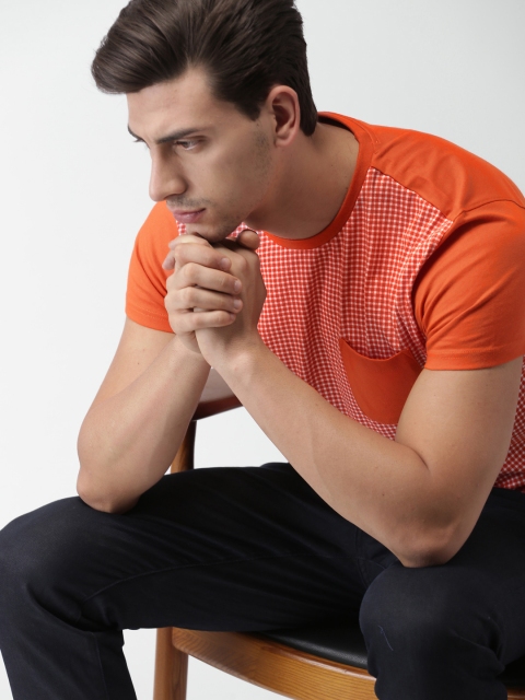 

INVICTUS Men Orange & White Checked Round Neck Slim Fit T-shirt