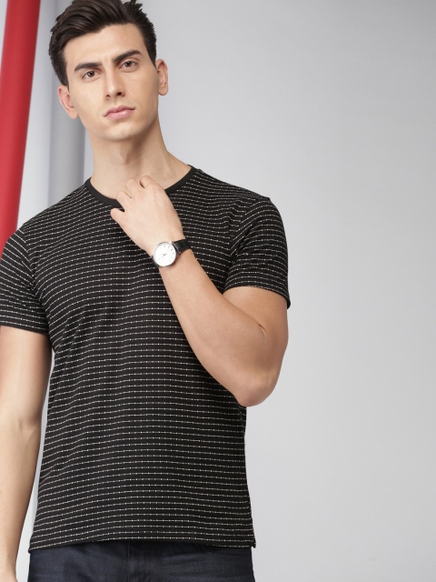 

INVICTUS Men Black Printed Round Neck T-shirt