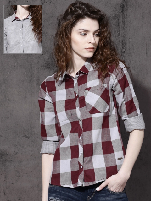 

Roadster Time Travlr Women Burgundy & Grey Regular Fit Checked Reversible Casual Shirt