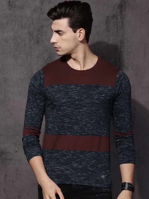 

Roadster Men Maroon Colourblocked Round Neck T-shirt