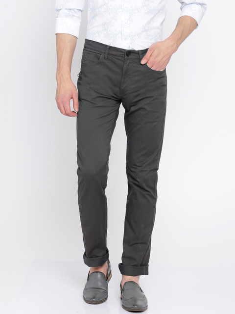 

Wrangler Men Grey Slim Fit Solid Chinos