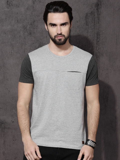 

Roadster Men Grey Melange Solid Round Neck T-shirt