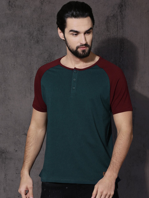 

Roadster Men Blue Solid Henley Neck T-shirt
