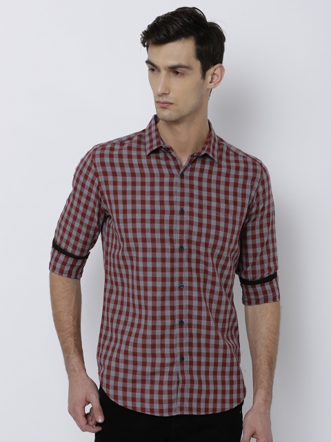

Black coffee Men Grey & Maroon Slim Fit Checked Casual Shirt