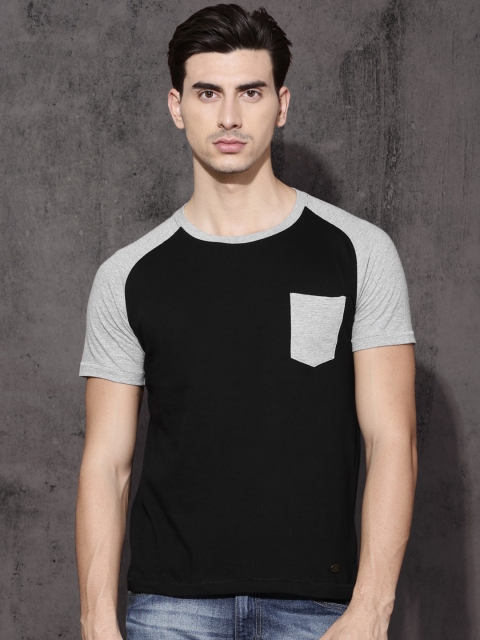 

Roadster Men Black Solid Round Neck T-Shirt