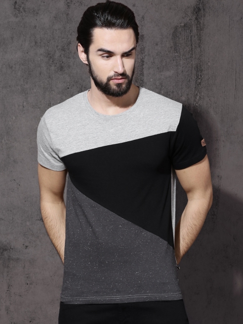 

Roadster Men Grey & Black Colourblocked Round Neck T-shirt