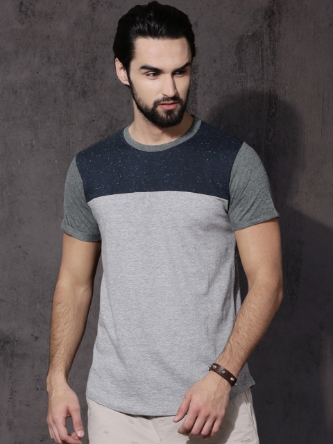 

Roadster Men Navy Blue Colourblocked Round Neck T-shirt
