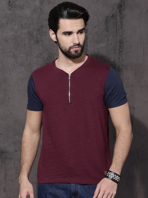 

Roadster Men Maroon Solid Henley Neck T-shirt