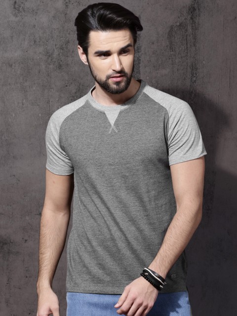 

Roadster Men Grey Melange Solid Round Neck T-shirt