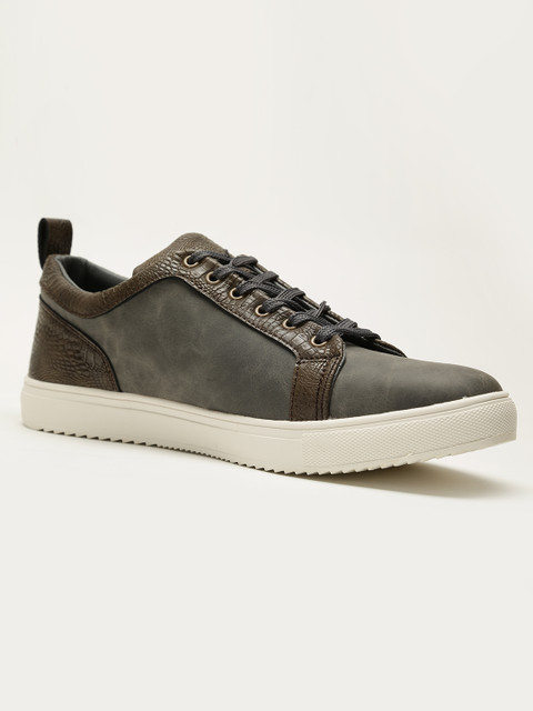 

LOCOMOTIVE Men Grey Sneakers