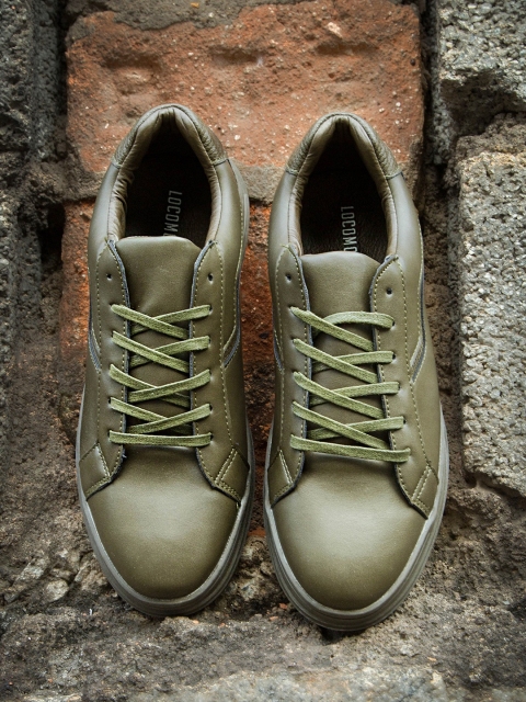 

LOCOMOTIVE Men Green Skate Shoes