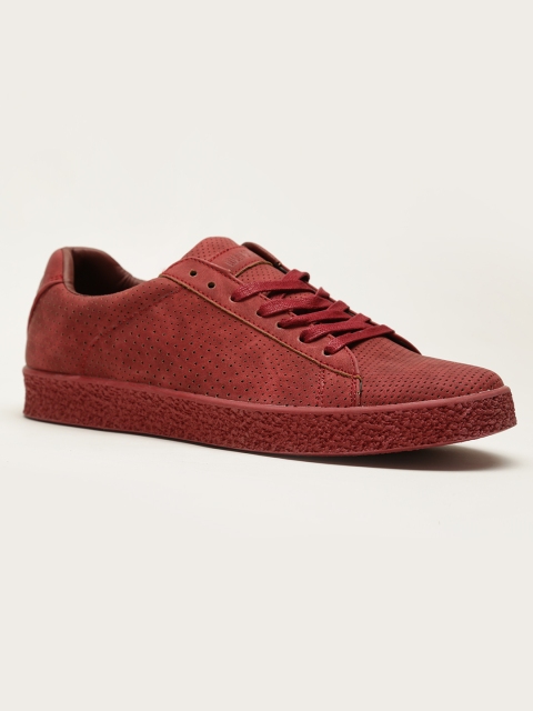 

LOCOMOTIVE Men Maroon Sneakers