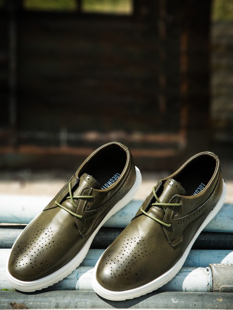 

LOCOMOTIVE Men Green Skate Shoes
