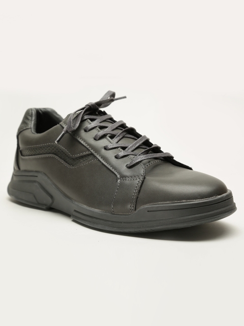 

LOCOMOTIVE Men Grey Skate Shoes