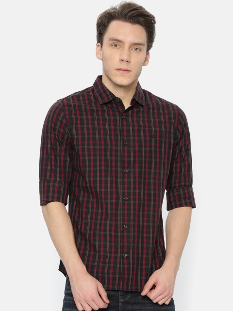

United Colors of Benetton Men Black & Red Slim Fit Checked Casual Shirt