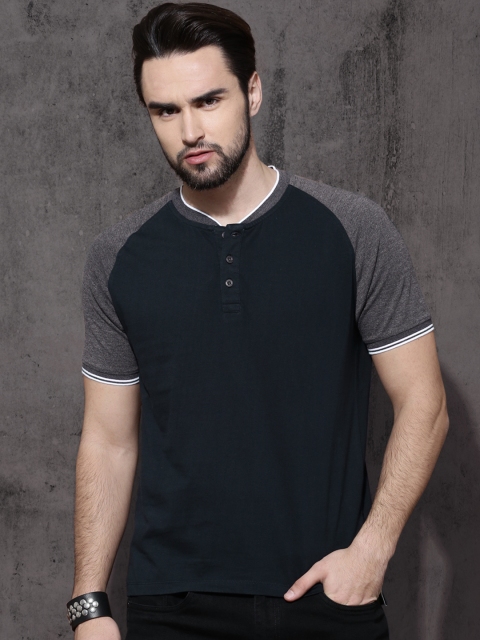 

Roadster Men Navy Blue Solid Henley Neck T-shirt