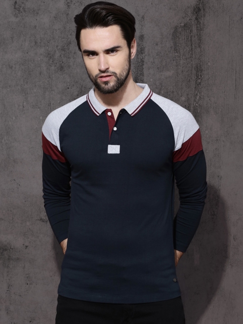 

Roadster Men Navy Blue Solid Polo Collar T-shirt