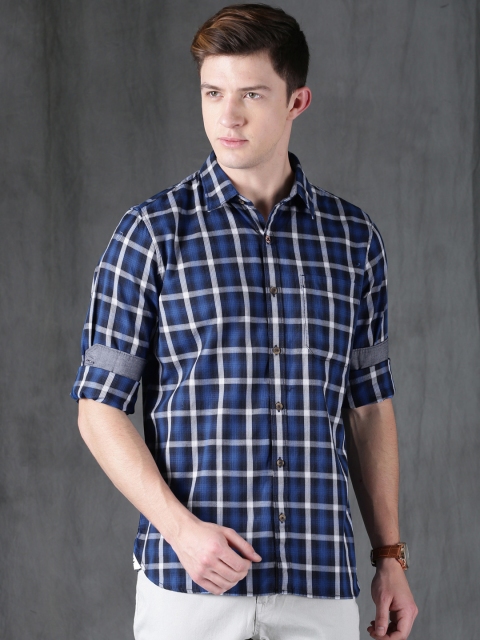 

WROGN Men Blue Relaxed & Smart Fit Checked Casual Shirt