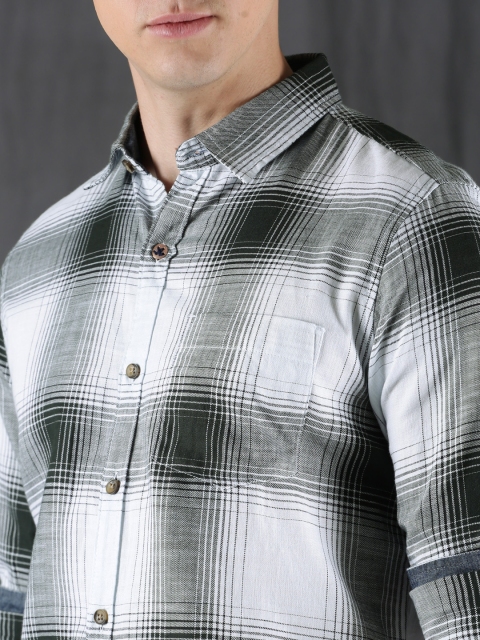 

WROGN Men White & Grey Smart Relaxed Fit Checked Casual Shirt