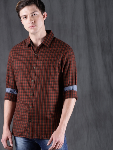 

WROGN Men Red & Navy Blue Slim Fit Checked Casual Shirt