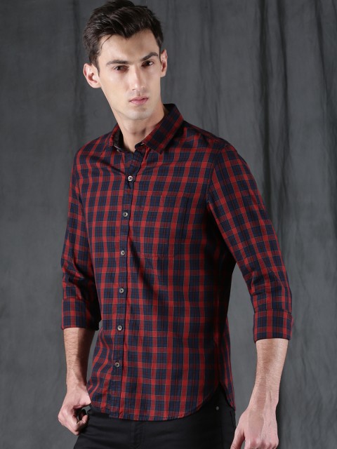 

WROGN Men Red & Navy Blue Slim Fit Checked Casual Shirt