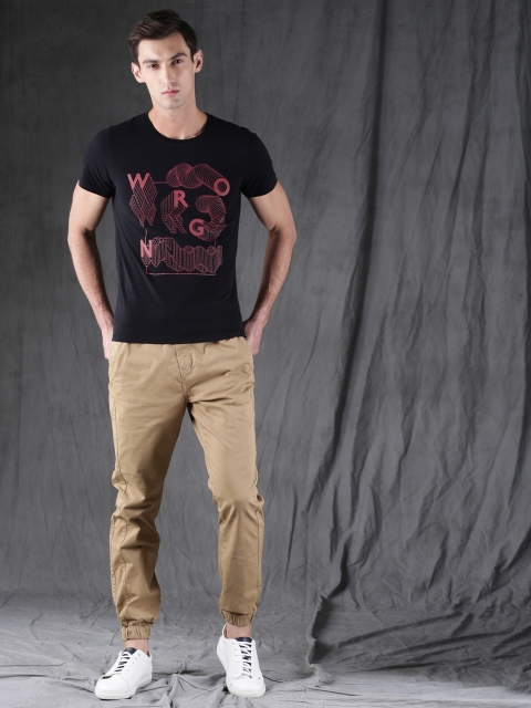 

WROGN Men Black Printed Slim Fit Round Neck T-shirt