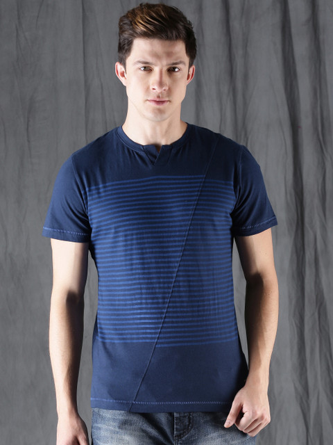 

WROGN Men Blue Striped Round Neck T-shirt