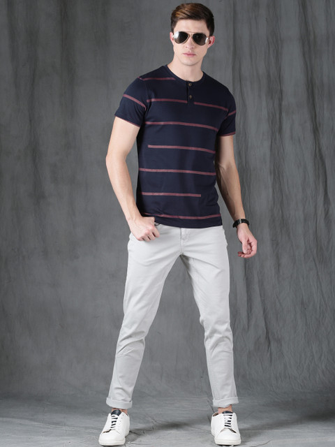 

WROGN Men Navy Blue Striped Round Neck T-Shirt