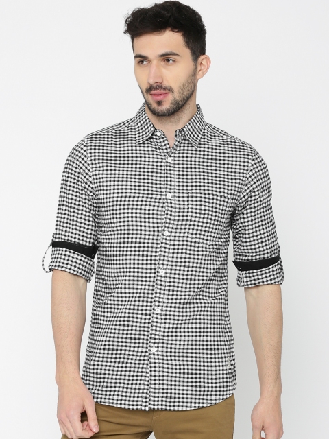 

SPYKAR Men Black & White Regular Fit Checked Casual Shirt