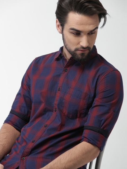 

HIGHLANDER Men Red & Blue Slim Fit Checked Casual Shirt