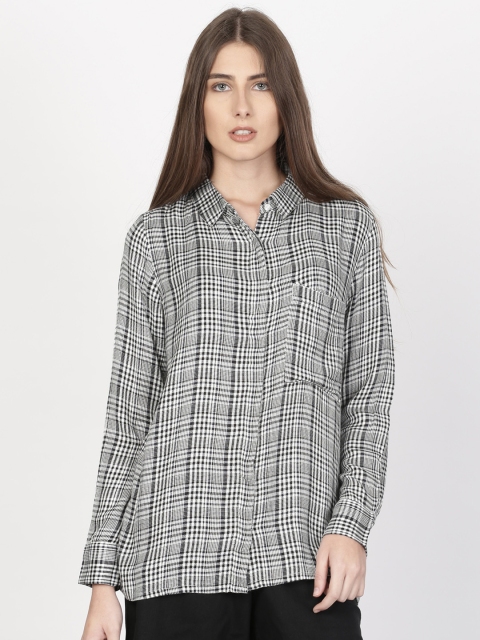 

ether Women Black & White Regular Fit Checked Casual Shirt