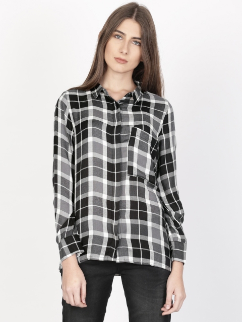 

ether Women Black & White Regular Fit Checked Casual Shirt