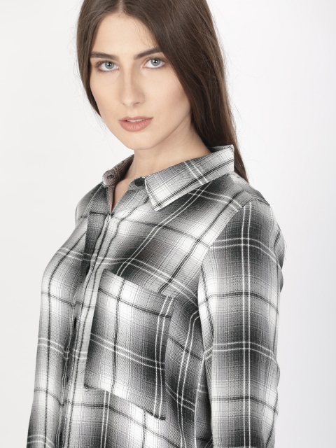 

ether Women Grey & Black Regular Fit Checked Casual Shirt
