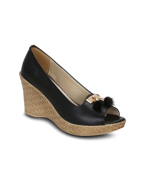 

Get Glamr Women Black Solid Pumps