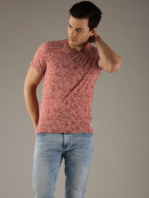 

Flying Machine Men Red & Off-White Floral Print Round Neck T-shirt