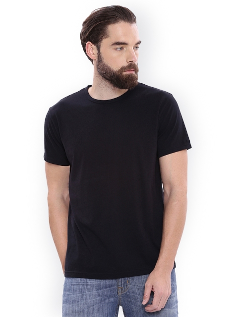 

GANT Men Black Solid Round Neck T-shirt