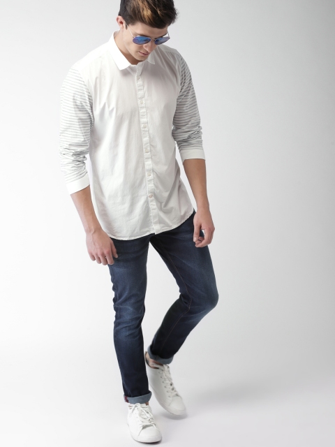 

Mast & Harbour Men White & Blue Regular Fit Solid Casual Shirt