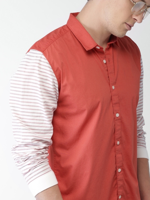 

Mast & Harbour Men Rust Red & White Slim Fit Solid Casual Shirt