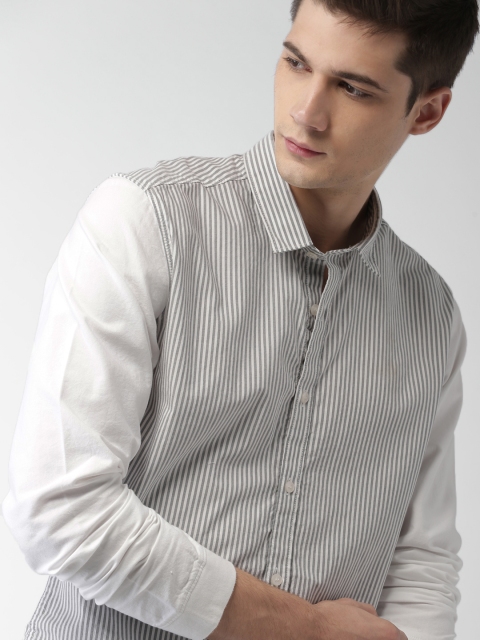 

Mast & Harbour Men White & Grey Regular Fit Striped Casual Shirt