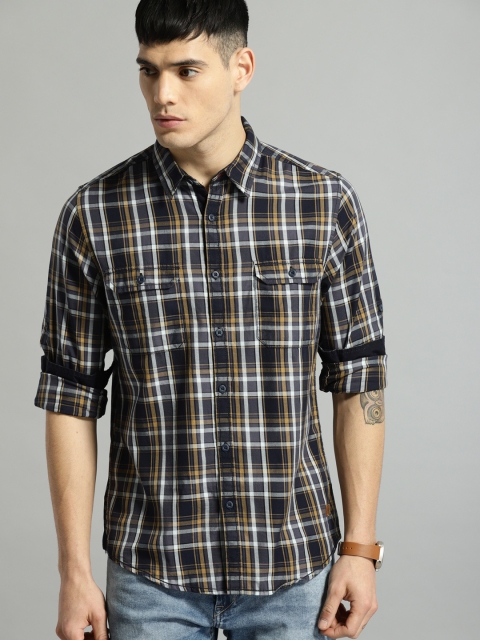 

Roadster Men Navy Blue & Mauve Checked Casual Shirt