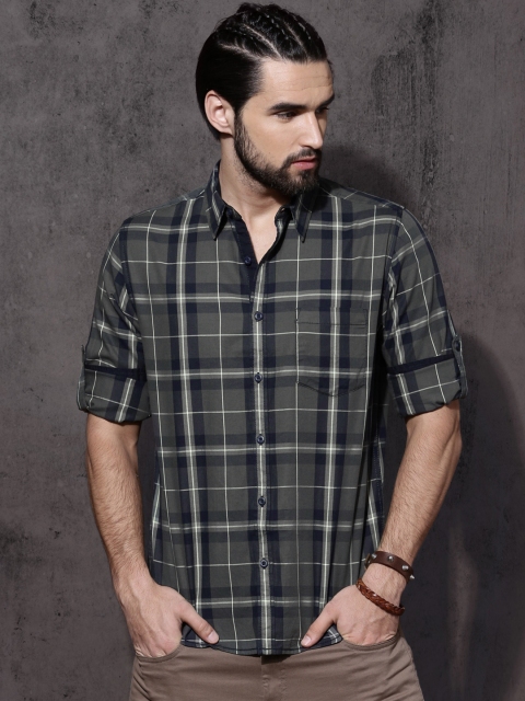 

Roadster Men Grey & Navy Blue Regular Fit Checked Casual Shirt
