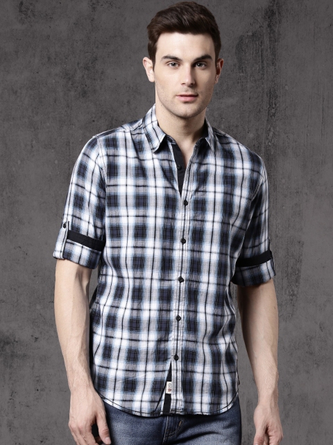 

Roadster Men Navy Blue & Off-White Regular Fit Checked Casual Shirt